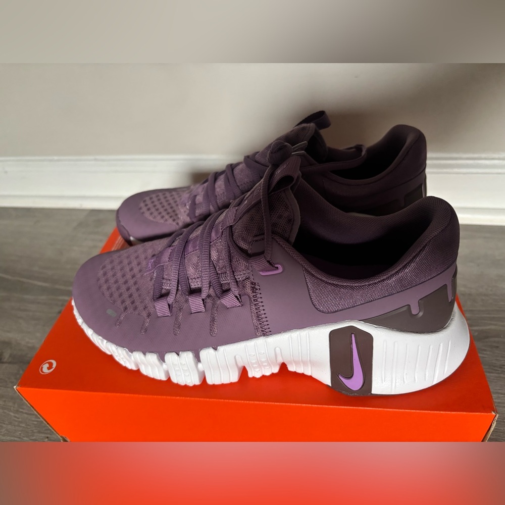 Nike Women Sneakers White and Purple